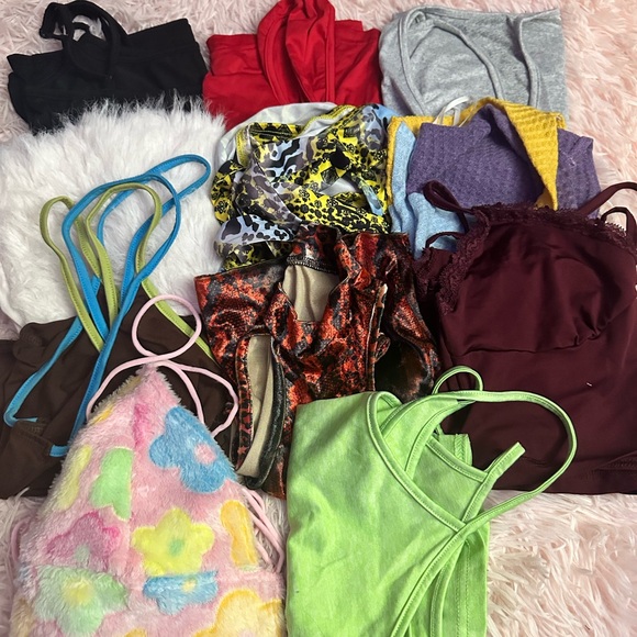 💕 red velvet keyhole tank - Picture 2 of 2